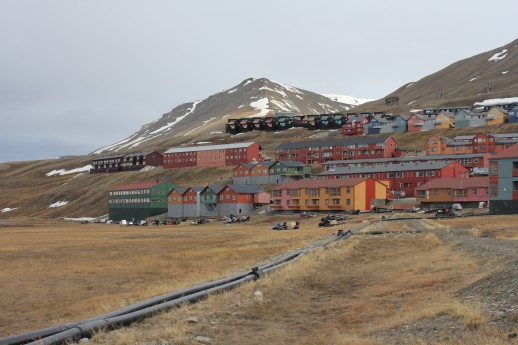 Svalbard_house_accommodation_last_brown