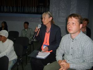 Research Fellow Ulla Odgaard from the National Museum of Denmark asks a question