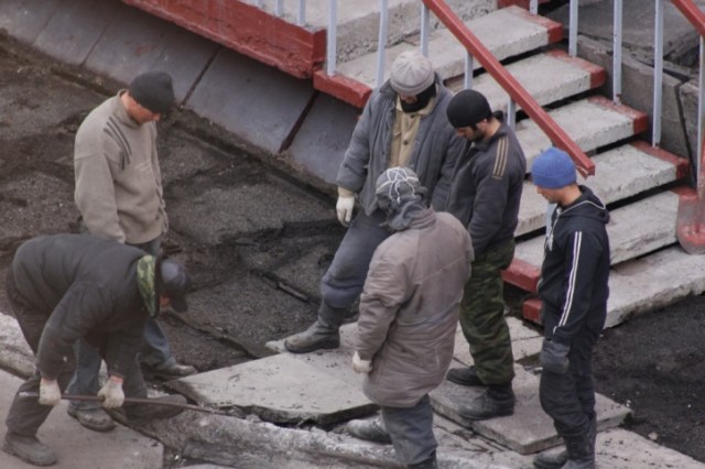 barentsburg-workers-Anna