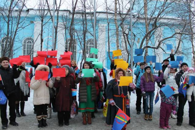 The living Sami flag of Murmansk. Photo by V. Sovkina.