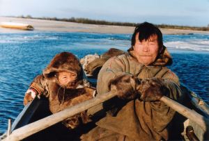 This image has an empty alt attribute; its file name is portsy_yakha_iri_boat.jpg